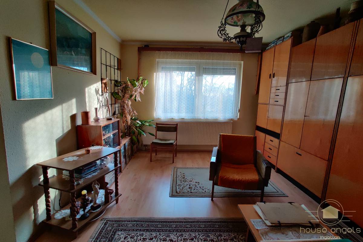 Eladó egy kertkapcsolatos, 3 szobás lakás Keszthely kertvárosi részén