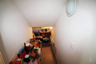 Eladó Pécelen egy kétszintes családi ház a Kelőben