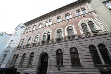 Fiatalos lakás eladó a Kodály köröndnél