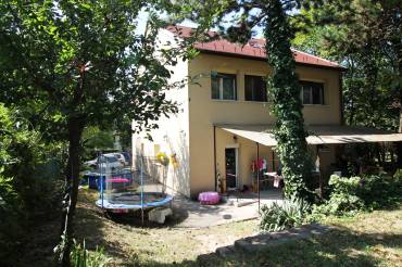 Eladó egy 3 lakásos társasház a XVII. kerületben