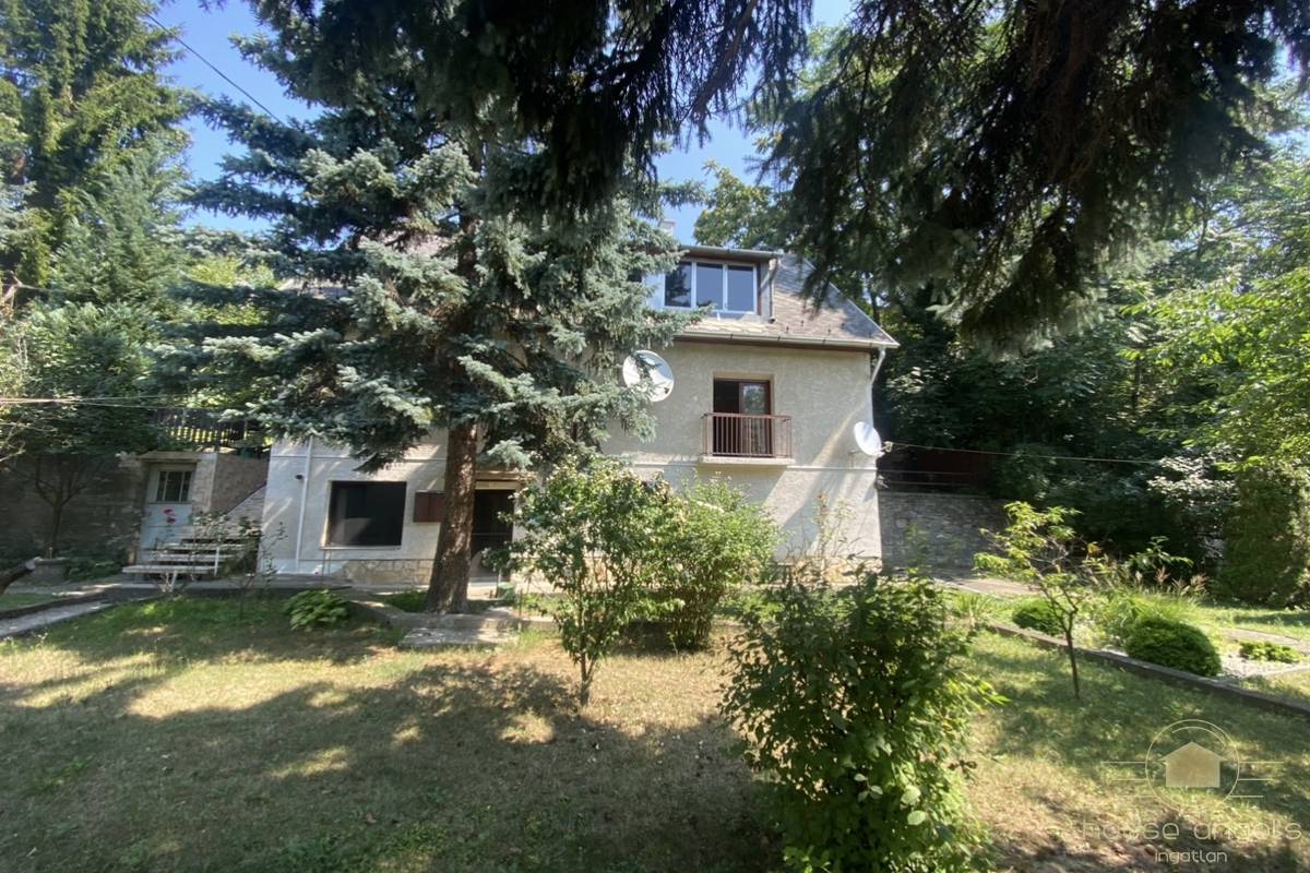 Óbuda legfelkapottabb részén családi ház eladó közel 900 nm-es telken