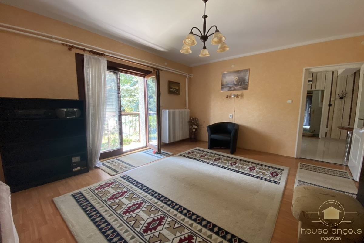 Óbuda legfelkapottabb részén családi ház eladó közel 900 nm-es telken