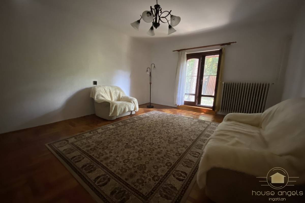 Óbuda legfelkapottabb részén családi ház eladó közel 900 nm-es telken