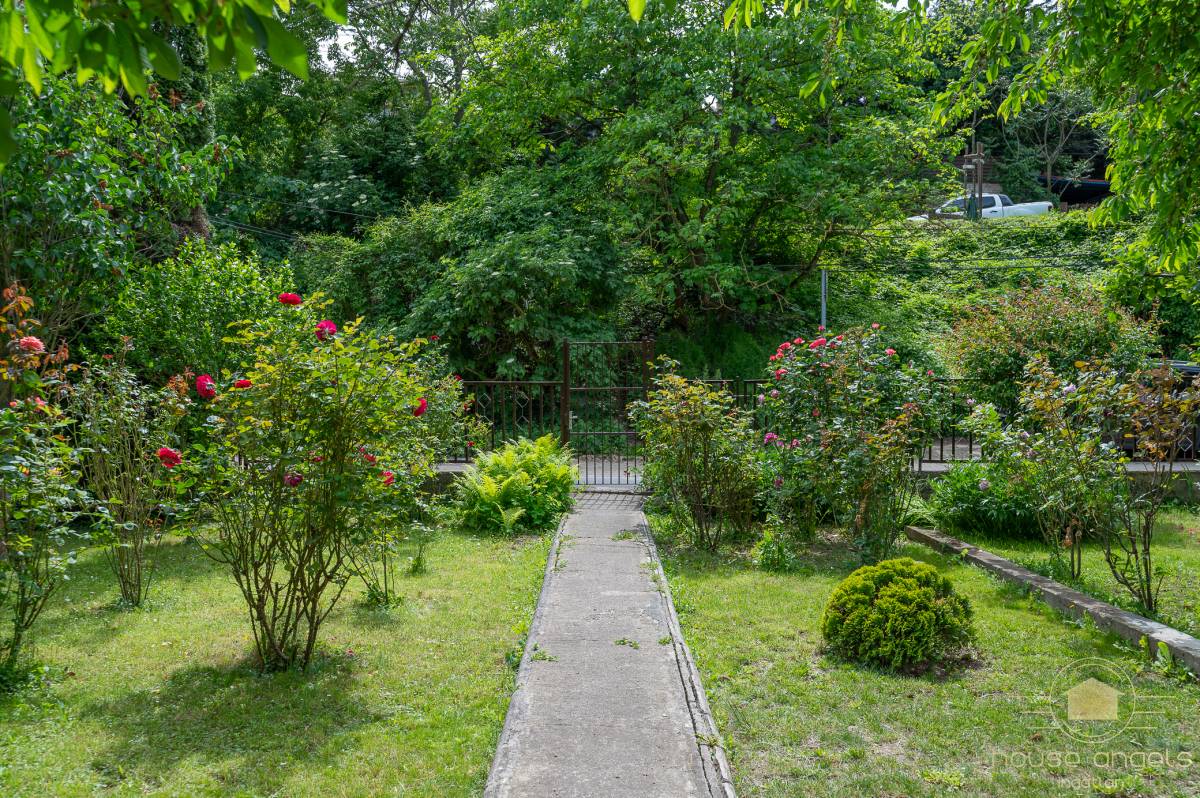 Óbuda legfelkapottabb részén családi ház eladó közel 900 nm-es telken