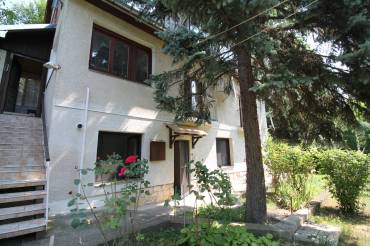 Óbuda legfelkapottabb részén családi ház eladó közel 900 nm-es telken