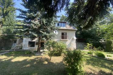 Óbuda legfelkapottabb részén családi ház eladó közel 900 nm-es telken