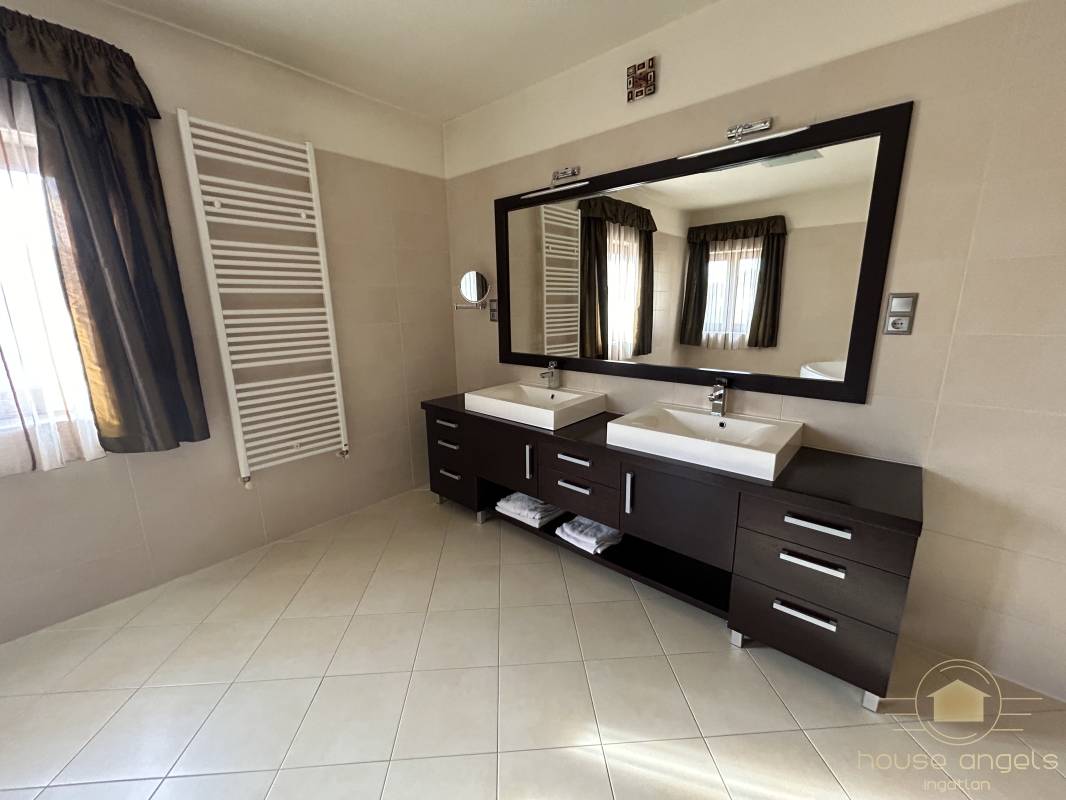 Luxus családi ház eladó a kerület szívében