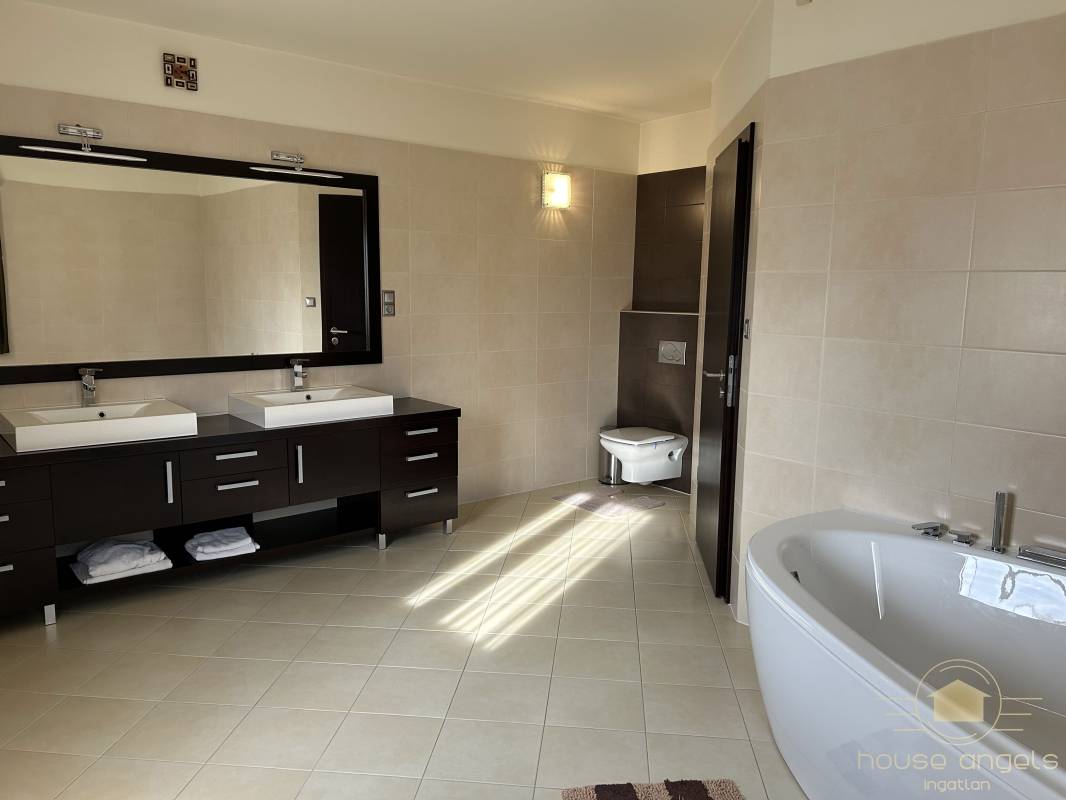 Luxus családi ház eladó a kerület szívében