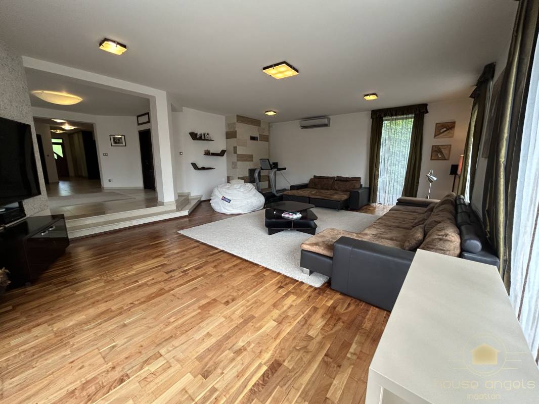 Luxus családi ház eladó a kerület szívében