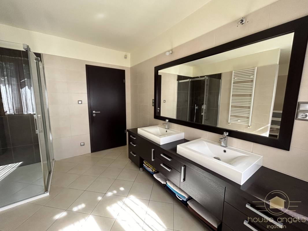 Luxus családi ház eladó a kerület szívében