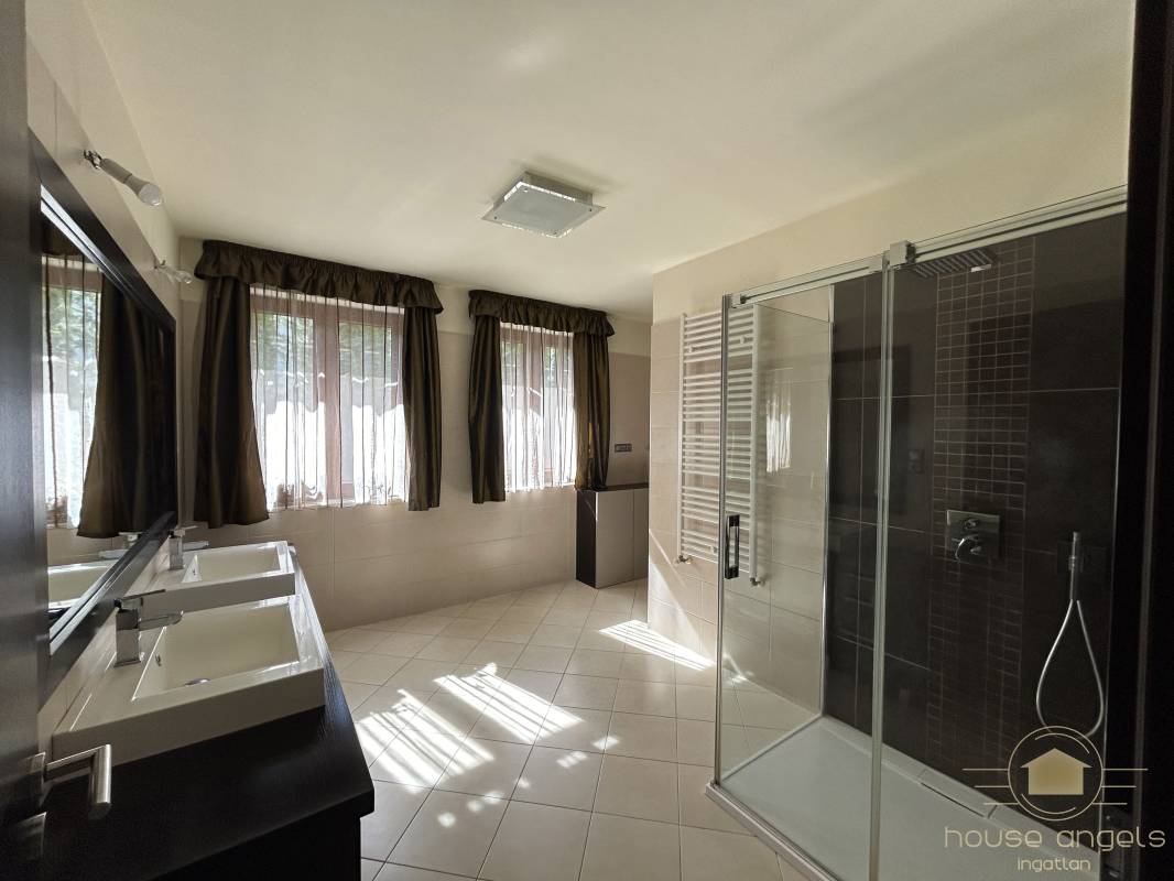 Luxus családi ház eladó a kerület szívében