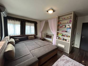 Luxus családi ház eladó a kerület szívében