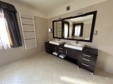 Luxus családi ház eladó a kerület szívében