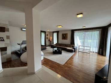 Luxus családi ház eladó a kerület szívében