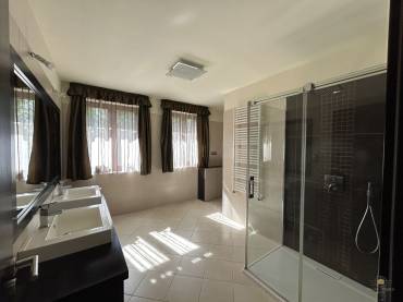 Luxus családi ház eladó a kerület szívében