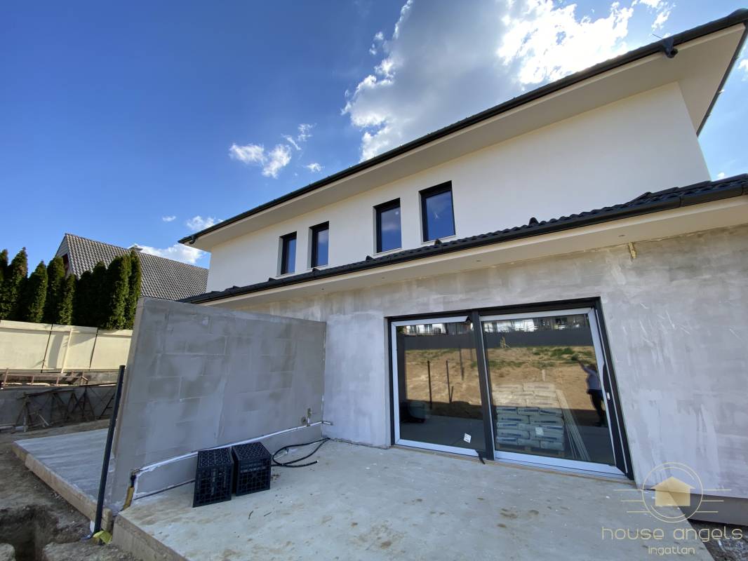 Eladó garázsos ikerházak Pécelen, panorámás környezetben