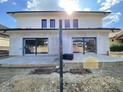 Eladó garázsos ikerházak Pécelen, panorámás környezetben