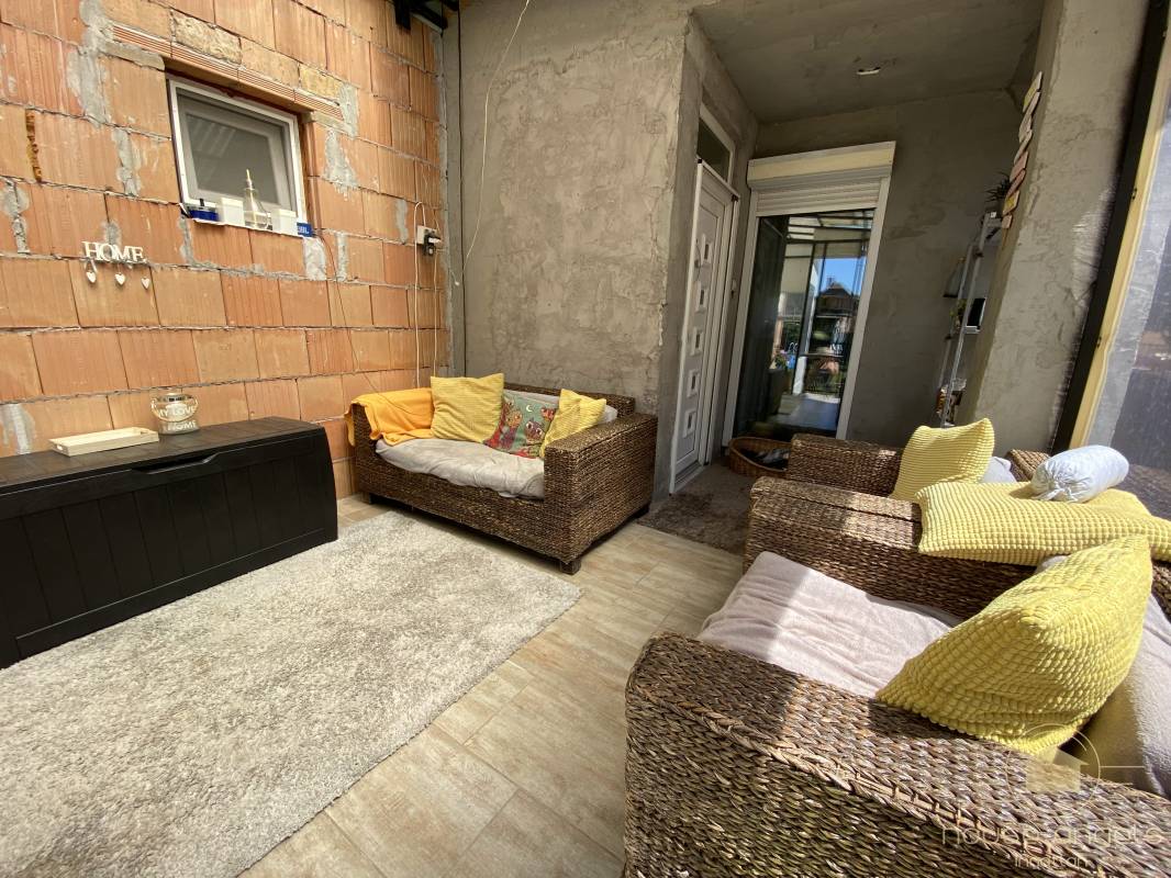 Eladó egy garázsos, részben felújított önálló családi ház a XVIII. kerületben Eladó egy garázsos, részben felújított önálló családi ház a XVIII. kerületben