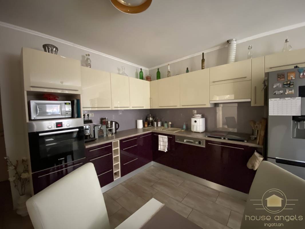 Eladó egy garázsos, részben felújított önálló családi ház a XVIII. kerületben Eladó egy garázsos, részben felújított önálló családi ház a XVIII. kerületben