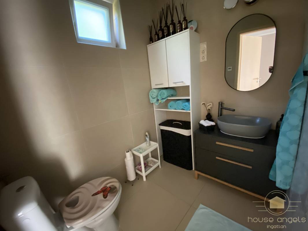 Eladó egy garázsos, részben felújított önálló családi ház a XVIII. kerületben Eladó egy garázsos, részben felújított önálló családi ház a XVIII. kerületben