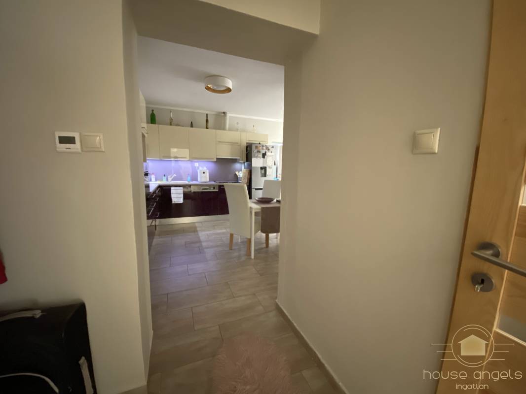 Eladó egy garázsos, részben felújított önálló családi ház a XVIII. kerületben Eladó egy garázsos, részben felújított önálló családi ház a XVIII. kerületben