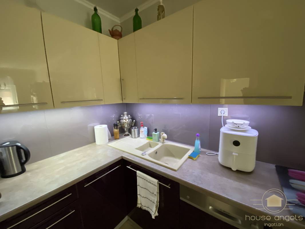 Eladó egy garázsos, részben felújított önálló családi ház a XVIII. kerületben Eladó egy garázsos, részben felújított önálló családi ház a XVIII. kerületben