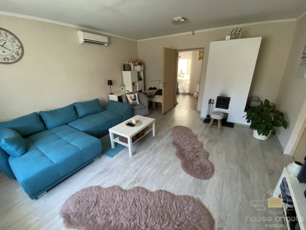 Eladó egy garázsos, részben felújított önálló családi ház a XVIII. kerületben Eladó egy garázsos, részben felújított önálló családi ház a XVIII. kerületben