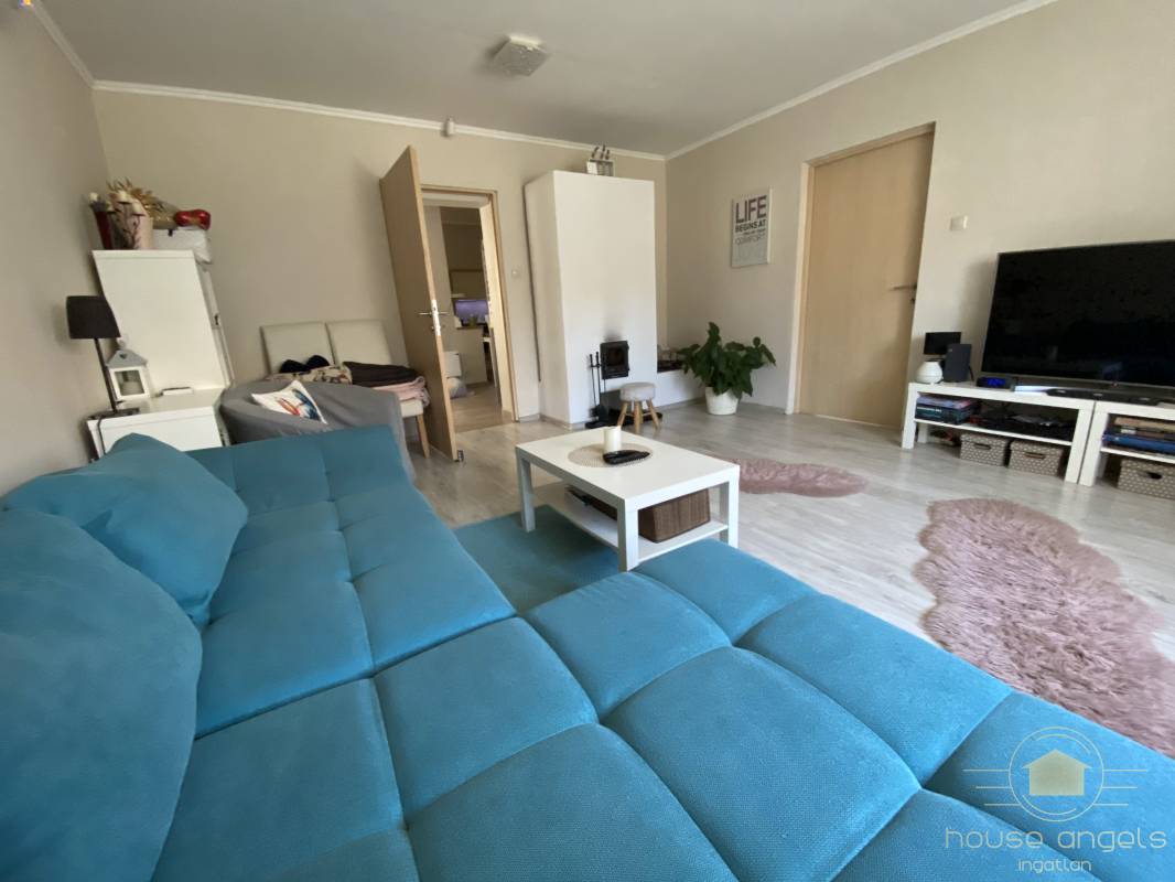 Eladó egy garázsos, részben felújított önálló családi ház a XVIII. kerületben Eladó egy garázsos, részben felújított önálló családi ház a XVIII. kerületben