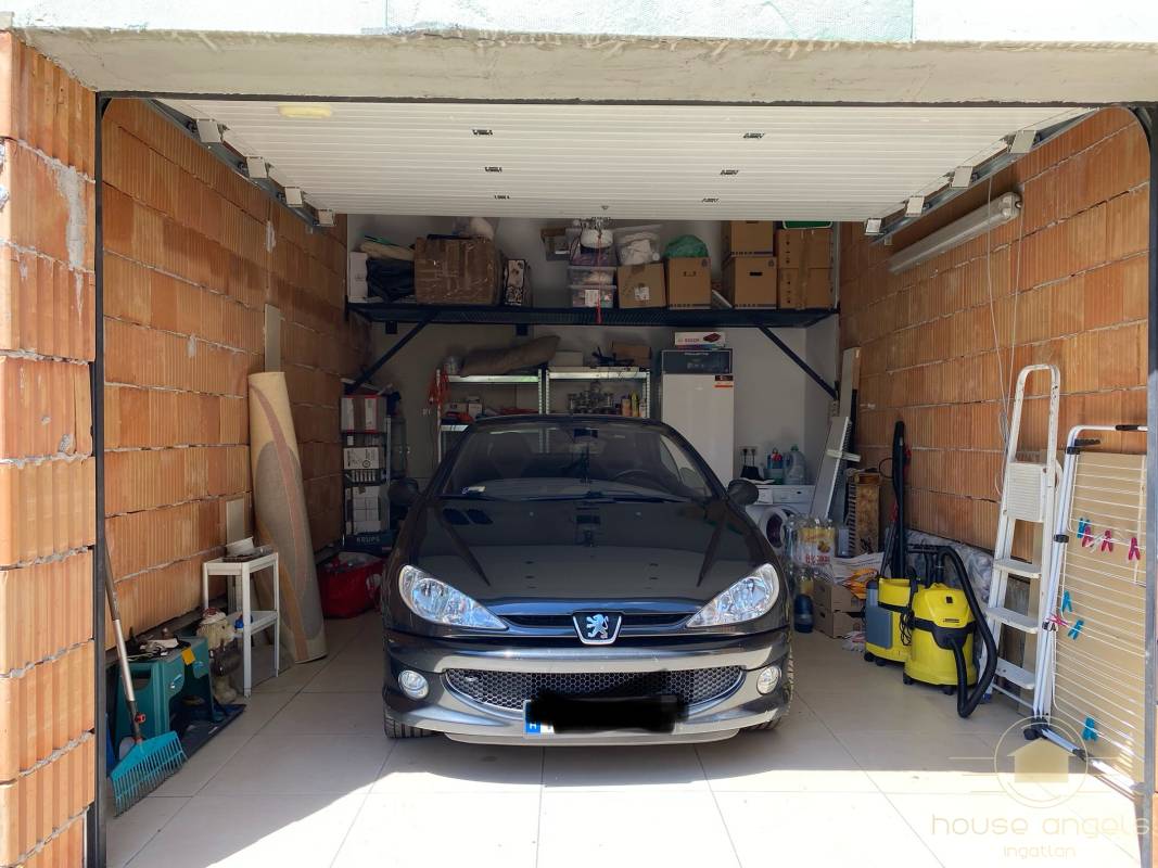 Eladó egy garázsos, részben felújított önálló családi ház a XVIII. kerületben Eladó egy garázsos, részben felújított önálló családi ház a XVIII. kerületben