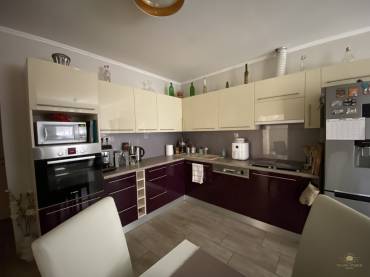 Eladó egy garázsos, részben felújított önálló családi ház a XVIII. kerületben Eladó egy garázsos, részben felújított önálló családi ház a XVIII. kerületben