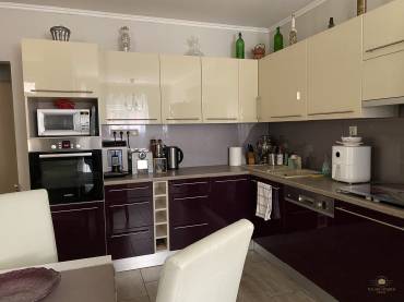 Eladó egy garázsos, részben felújított önálló családi ház a XVIII. kerületben Eladó egy garázsos, részben felújított önálló családi ház a XVIII. kerületben