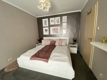 Eladó egy garázsos, részben felújított önálló családi ház a XVIII. kerületben Eladó egy garázsos, részben felújított önálló családi ház a XVIII. kerületben