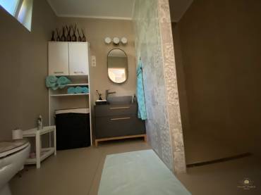 Eladó egy garázsos, részben felújított önálló családi ház a XVIII. kerületben Eladó egy garázsos, részben felújított önálló családi ház a XVIII. kerületben