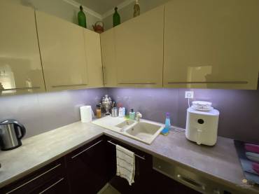 Eladó egy garázsos, részben felújított önálló családi ház a XVIII. kerületben Eladó egy garázsos, részben felújított önálló családi ház a XVIII. kerületben