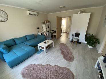 Eladó egy garázsos, részben felújított önálló családi ház a XVIII. kerületben Eladó egy garázsos, részben felújított önálló családi ház a XVIII. kerületben