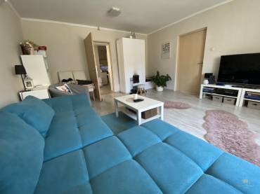 Eladó egy garázsos, részben felújított önálló családi ház a XVIII. kerületben Eladó egy garázsos, részben felújított önálló családi ház a XVIII. kerületben