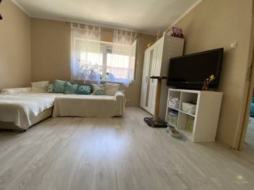 Eladó egy garázsos, részben felújított önálló családi ház a XVIII. kerületben Eladó egy garázsos, részben felújított önálló családi ház a XVIII. kerületben