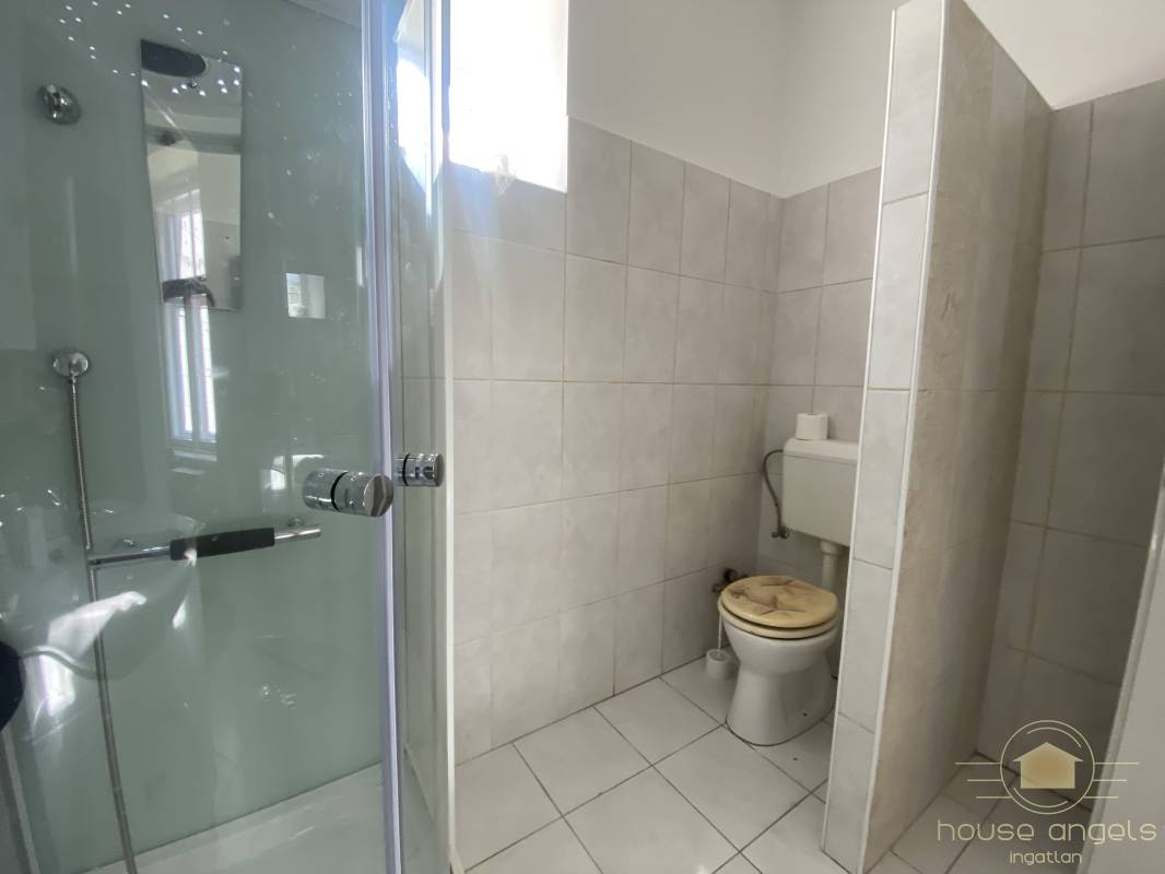 Eladó önálló családi ház nagy telekkel Pécel központi részén