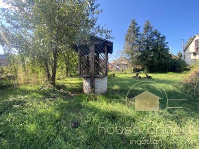 Eladó önálló családi ház nagy telekkel Pécel központi részén