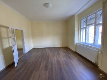 Eladó önálló családi ház nagy telekkel Pécel központi részén