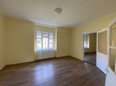 Eladó önálló családi ház nagy telekkel Pécel központi részén