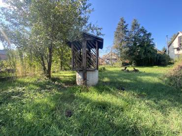 Eladó önálló családi ház nagy telekkel Pécel központi részén