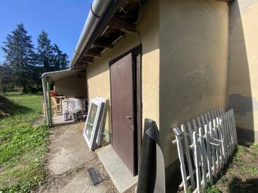 Eladó önálló családi ház nagy telekkel Pécel központi részén