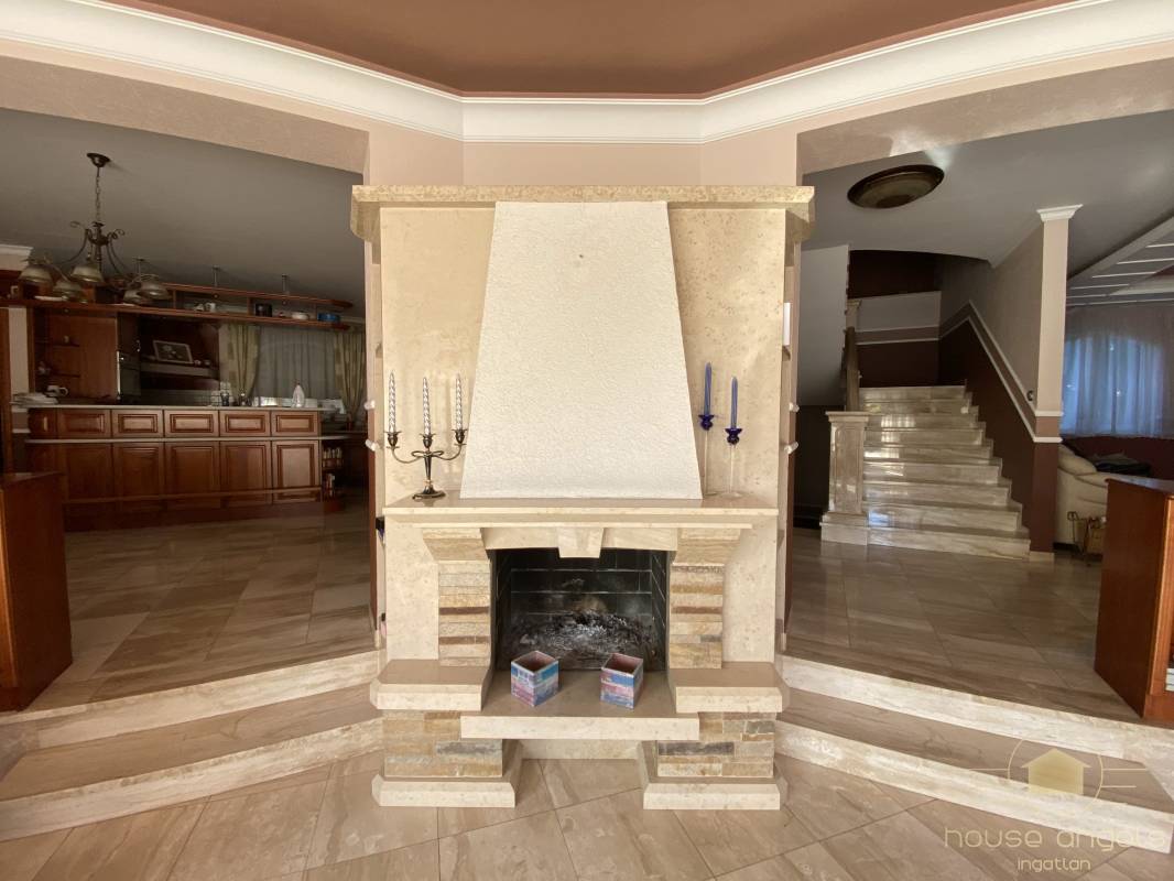 Mesés luxusingatlan eladó Akadémiaújtelen, a számozott utcákban