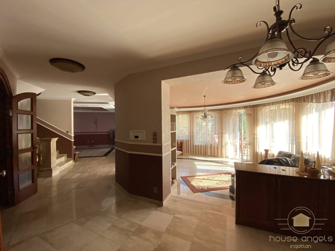 Mesés luxusingatlan eladó Akadémiaújtelen, a számozott utcákban