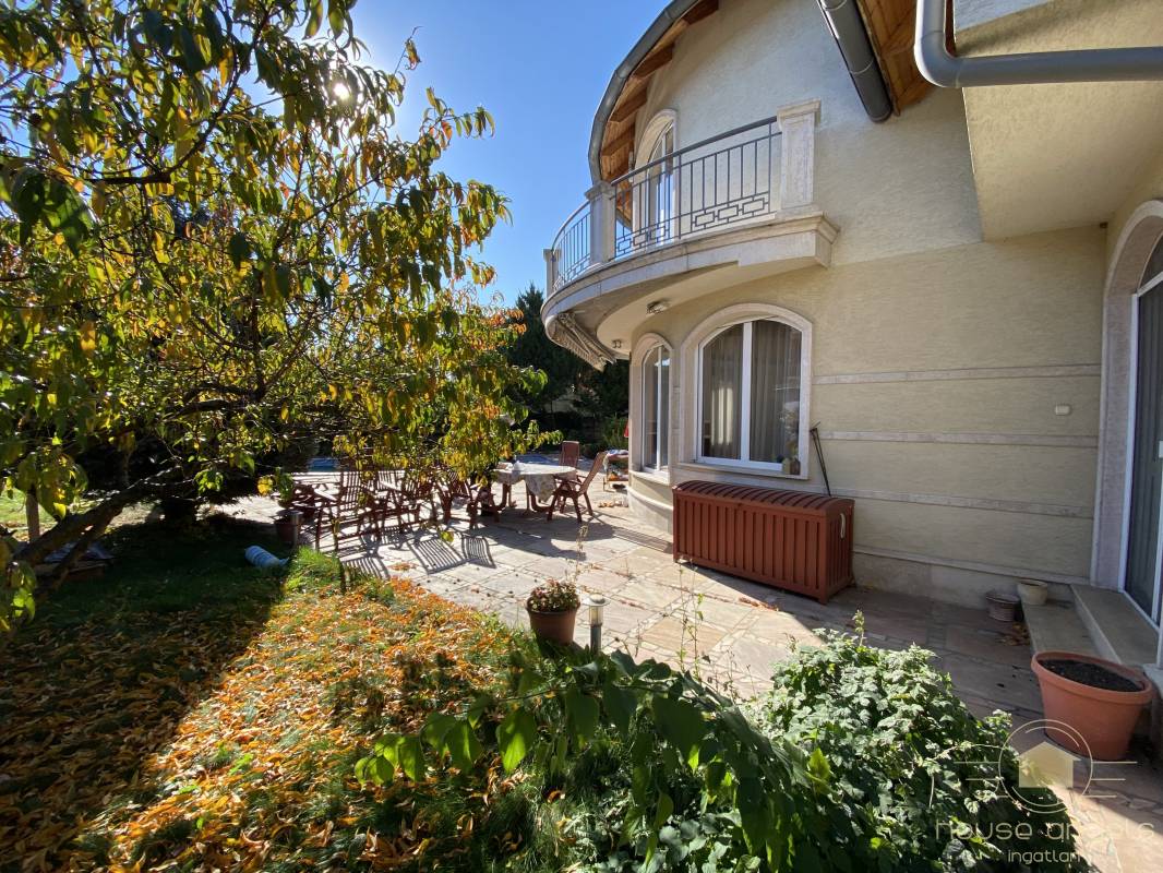 Mesés luxusingatlan eladó Akadémiaújtelen, a számozott utcákban