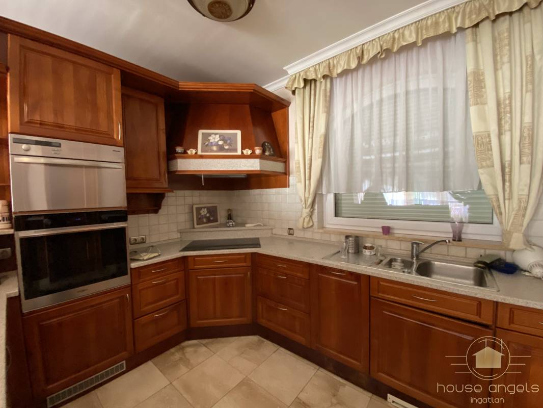 Mesés luxusingatlan eladó Akadémiaújtelen, a számozott utcákban