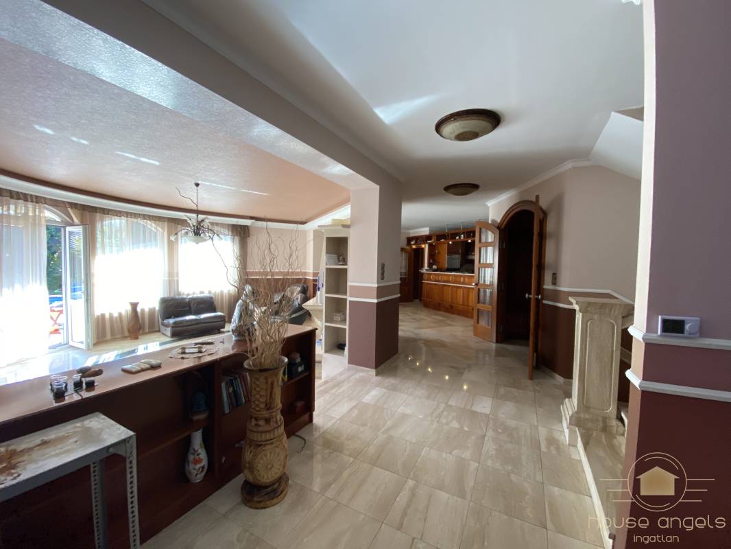 Mesés luxusingatlan eladó Akadémiaújtelen, a számozott utcákban