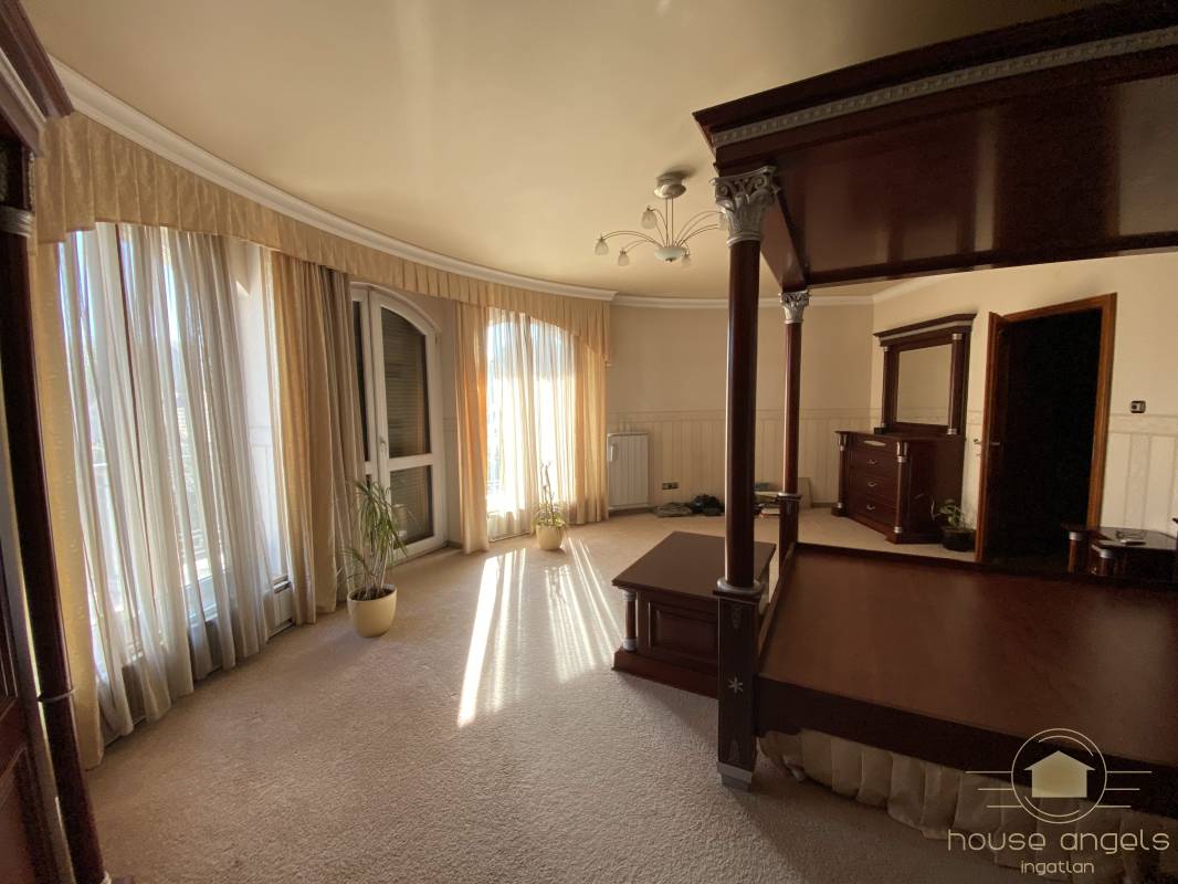 Mesés luxusingatlan eladó Akadémiaújtelen, a számozott utcákban