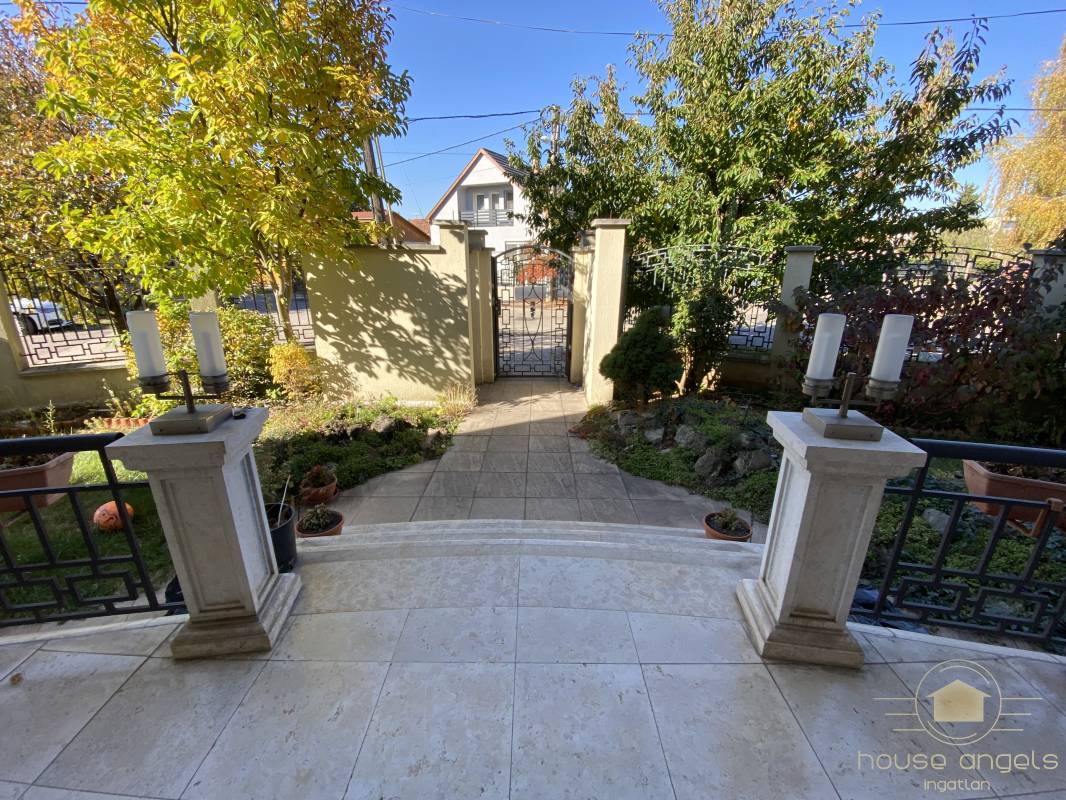 Mesés luxusingatlan eladó Akadémiaújtelen, a számozott utcákban